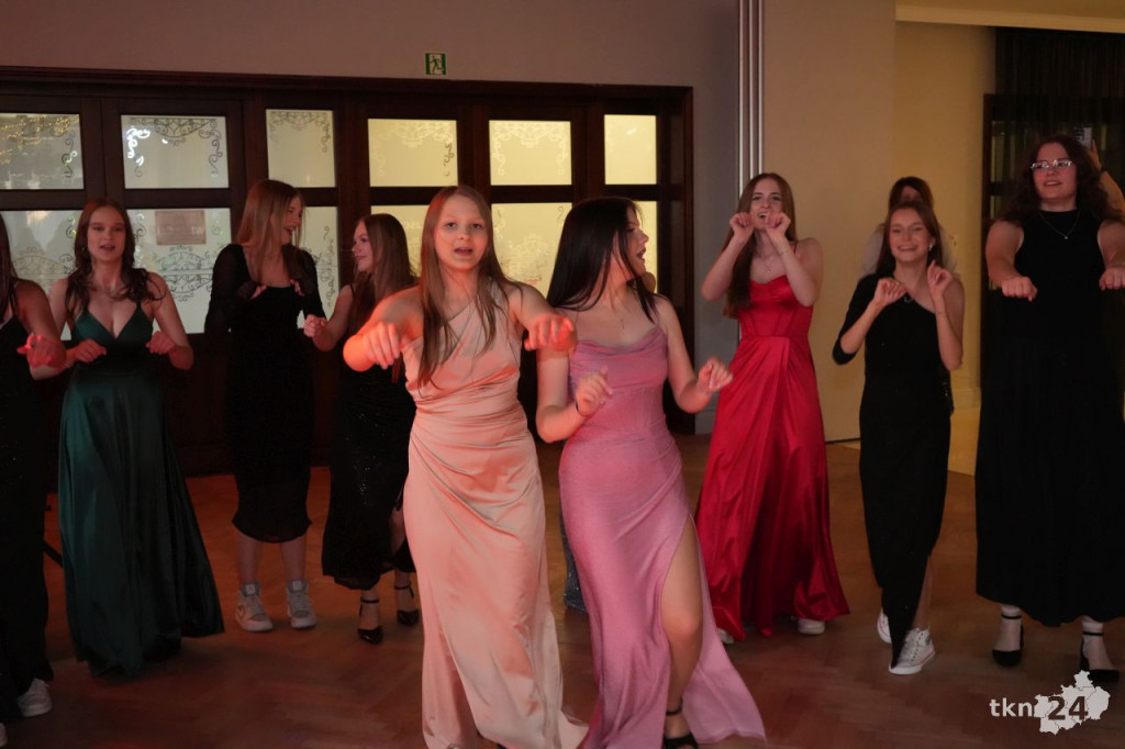 Ponad 130 ósmoklasistów bawiło się na komersie w Markizie [wideo, zdjęcia]