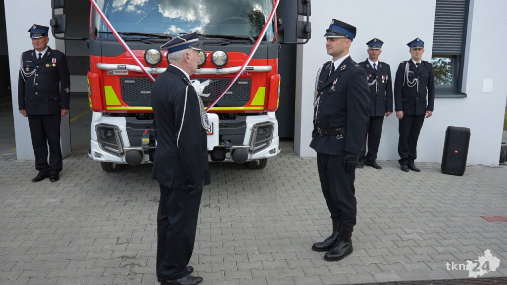 Dzień Strażaka w gminie Stąporków. Uroczyste przekazanie wozu dla OSP Niekłań [wideo, zdjęcia]