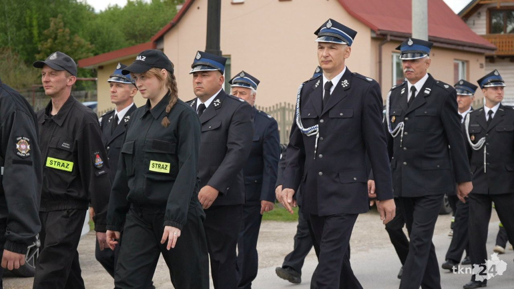 Dzień Strażaka w gminie Stąporków. Uroczyste przekazanie wozu dla OSP Niekłań [wideo, zdjęcia]