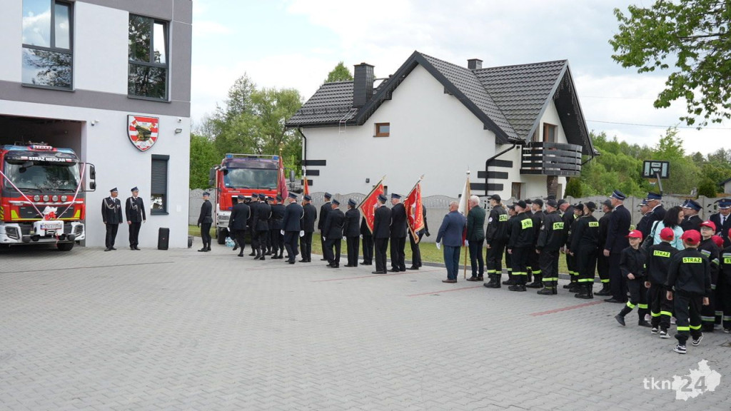 Dzień Strażaka w gminie Stąporków. Uroczyste przekazanie wozu dla OSP Niekłań [wideo, zdjęcia]