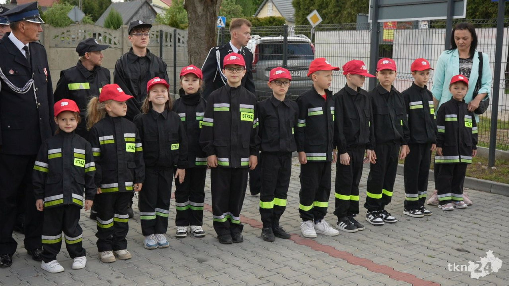 Dzień Strażaka w gminie Stąporków. Uroczyste przekazanie wozu dla OSP Niekłań [wideo, zdjęcia]