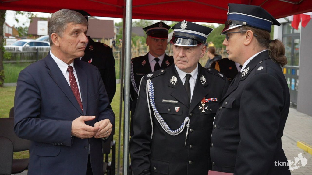 Dzień Strażaka w gminie Stąporków. Uroczyste przekazanie wozu dla OSP Niekłań [wideo, zdjęcia]