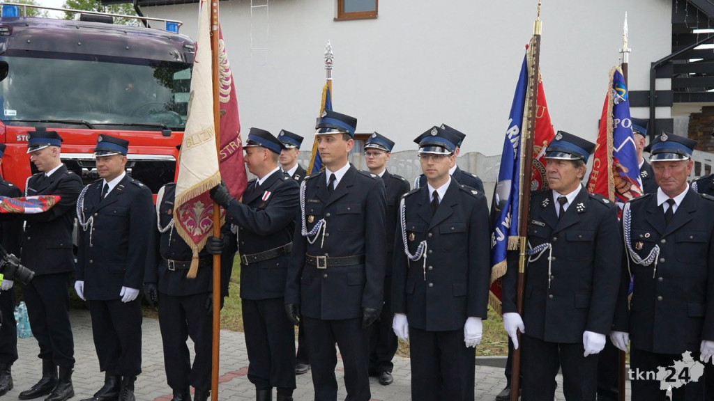 Dzień Strażaka w gminie Stąporków. Uroczyste przekazanie wozu dla OSP Niekłań [wideo, zdjęcia]