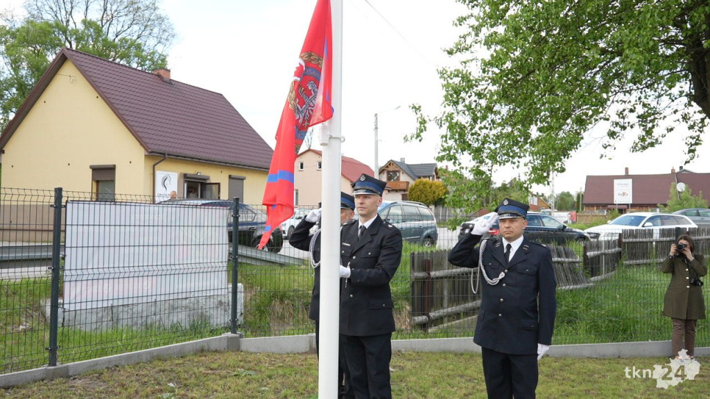 Dzień Strażaka w gminie Stąporków. Uroczyste przekazanie wozu dla OSP Niekłań [wideo, zdjęcia]