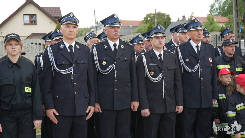 Dzień Strażaka w gminie Stąporków. Uroczyste przekazanie wozu dla OSP Niekłań [wideo, zdjęcia]