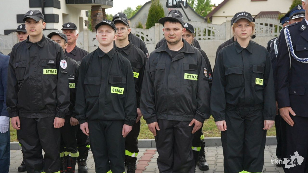 Dzień Strażaka w gminie Stąporków. Uroczyste przekazanie wozu dla OSP Niekłań [wideo, zdjęcia]