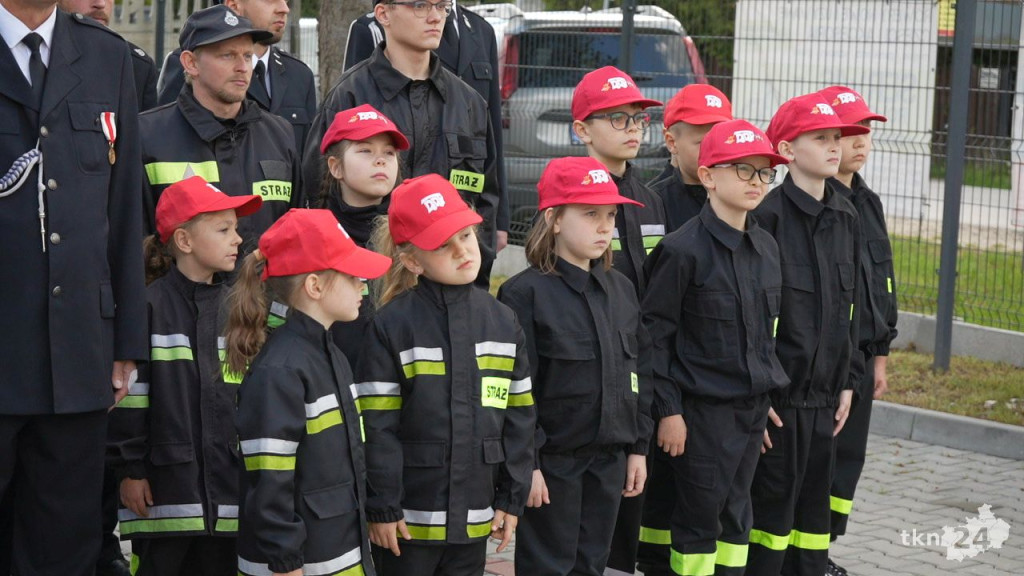 Dzień Strażaka w gminie Stąporków. Uroczyste przekazanie wozu dla OSP Niekłań [wideo, zdjęcia]