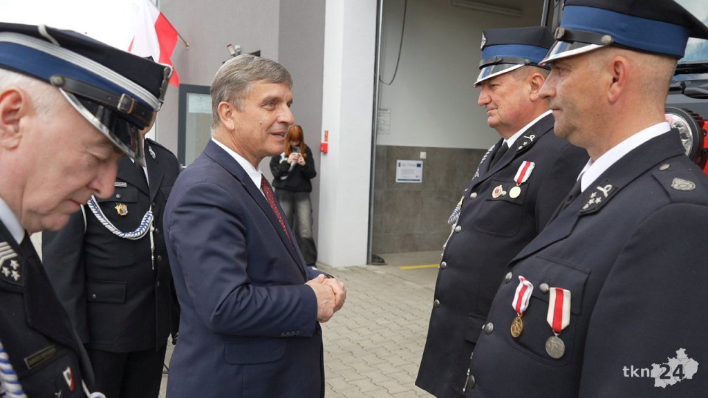 Dzień Strażaka w gminie Stąporków. Uroczyste przekazanie wozu dla OSP Niekłań [wideo, zdjęcia]