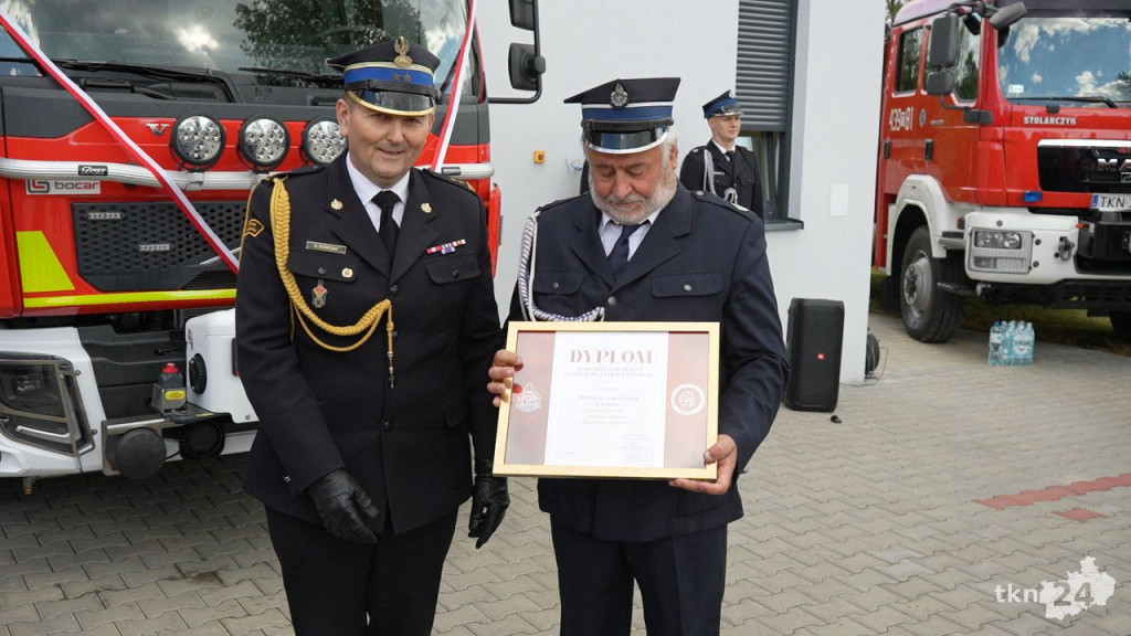 Dzień Strażaka w gminie Stąporków. Uroczyste przekazanie wozu dla OSP Niekłań [wideo, zdjęcia]