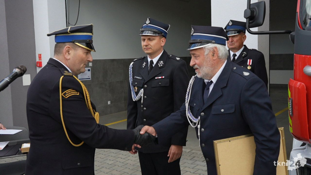 Dzień Strażaka w gminie Stąporków. Uroczyste przekazanie wozu dla OSP Niekłań [wideo, zdjęcia]