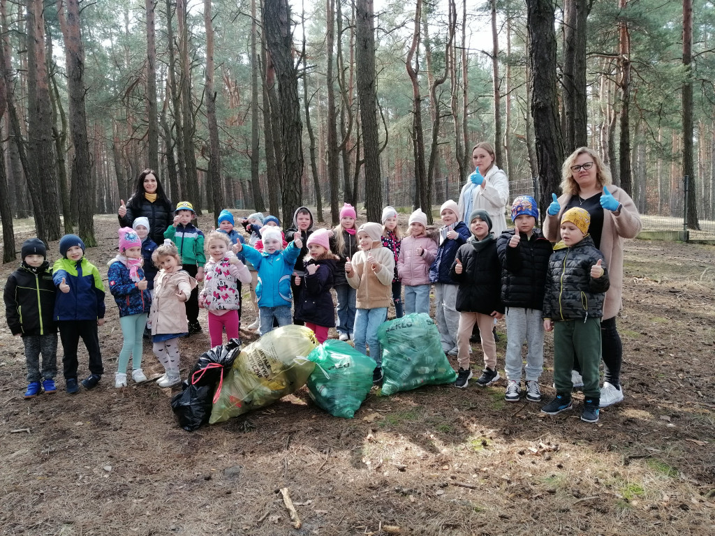 Mieszkańcy gminy Stąporków posprzątali swoje okolice [zdjęcia]