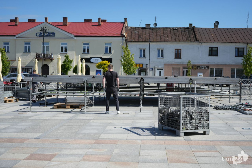 Republika wczoraj zbierała pieniądze na debatę. Dziś jest już w Końskich [zdjęcia]