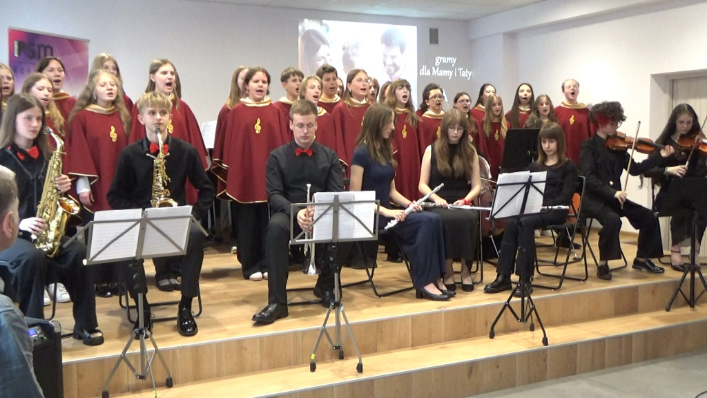 Koncert na Dzień Matki w Szkole Muzycznej w Końskich [wideo, zdjęcia]