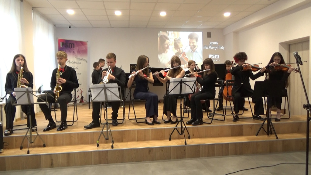 Koncert na Dzień Matki w Szkole Muzycznej w Końskich [wideo, zdjęcia]