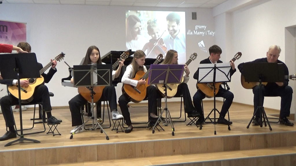 Koncert na Dzień Matki w Szkole Muzycznej w Końskich [wideo, zdjęcia]
