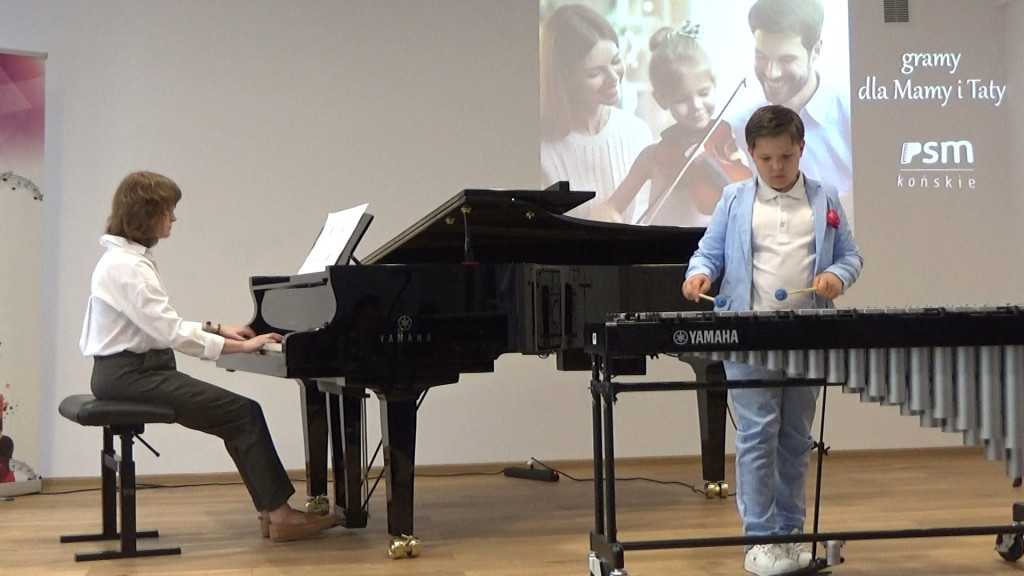 Koncert na Dzień Matki w Szkole Muzycznej w Końskich [wideo, zdjęcia]