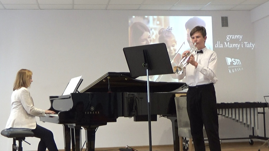 Koncert na Dzień Matki w Szkole Muzycznej w Końskich [wideo, zdjęcia]