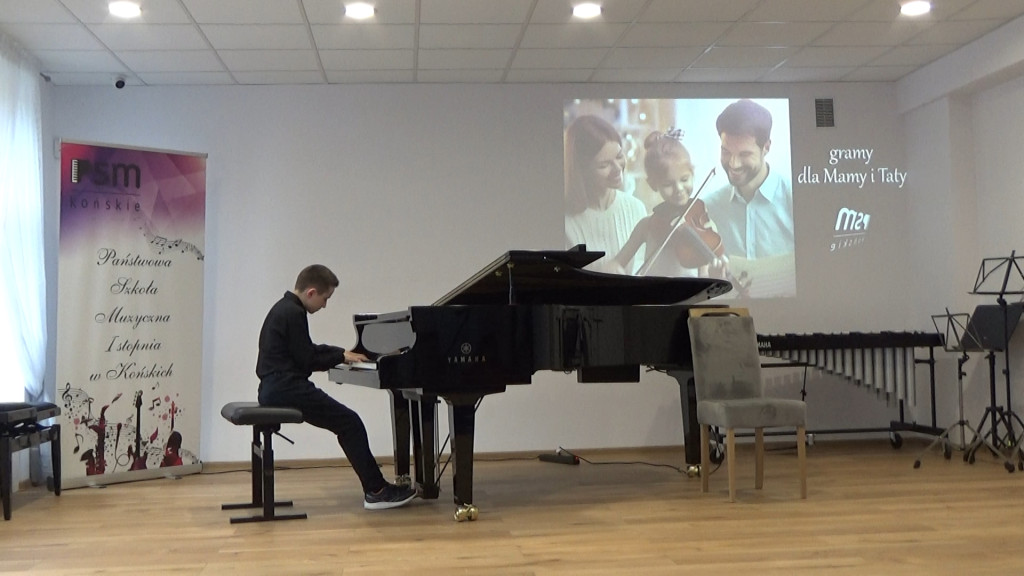 Koncert na Dzień Matki w Szkole Muzycznej w Końskich [wideo, zdjęcia]