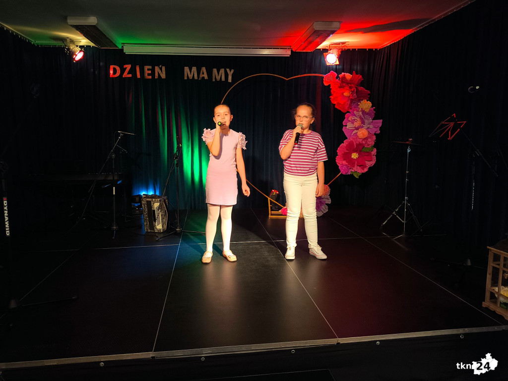 Dzień Matki w Gowarczowie. To był piękny wieczór! [wideo, zdjęcia]