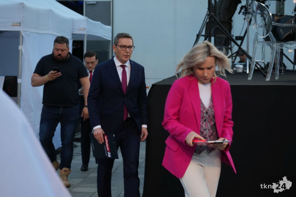 Polityczne show Republiki na rynku w Końskich. WIDEO