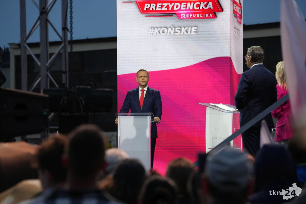 Polityczne show Republiki na rynku w Końskich. WIDEO