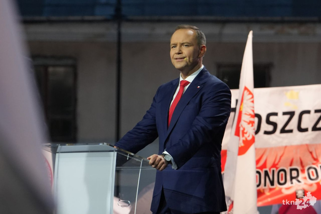 Polityczne show Republiki na rynku w Końskich. WIDEO