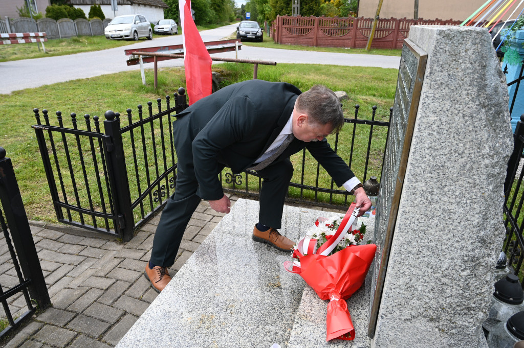 W Budzisławiu upamiętnili ofiary II Wojny Światowej [zdjęcia]