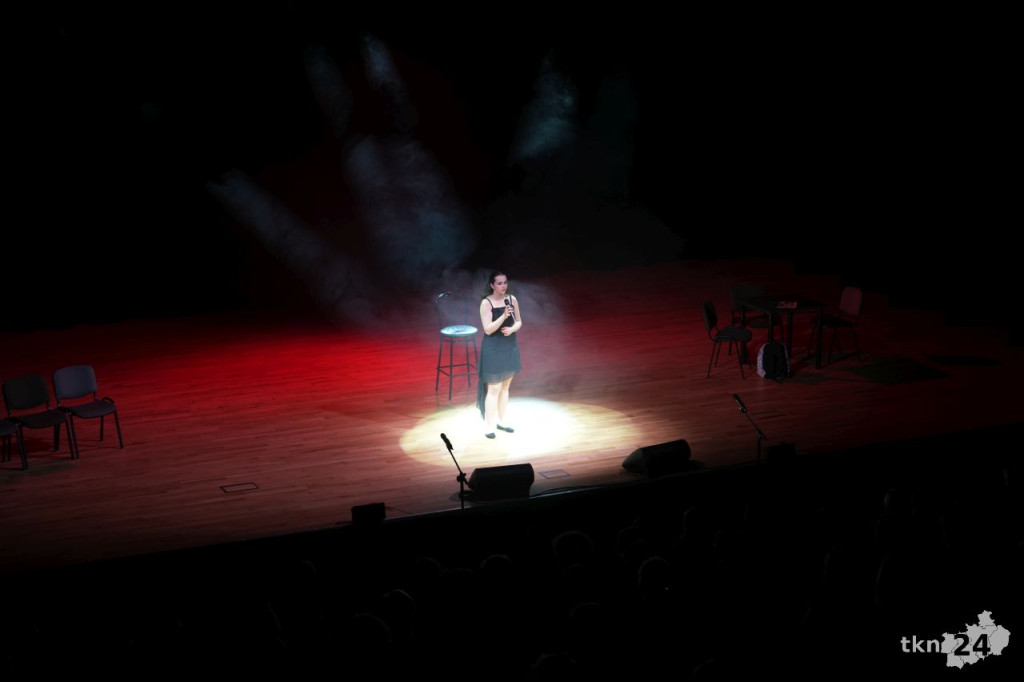 Teatr Lustro z koneckiego liceum wystawił nagrodzony spektakl w KCK [zdjęcia]