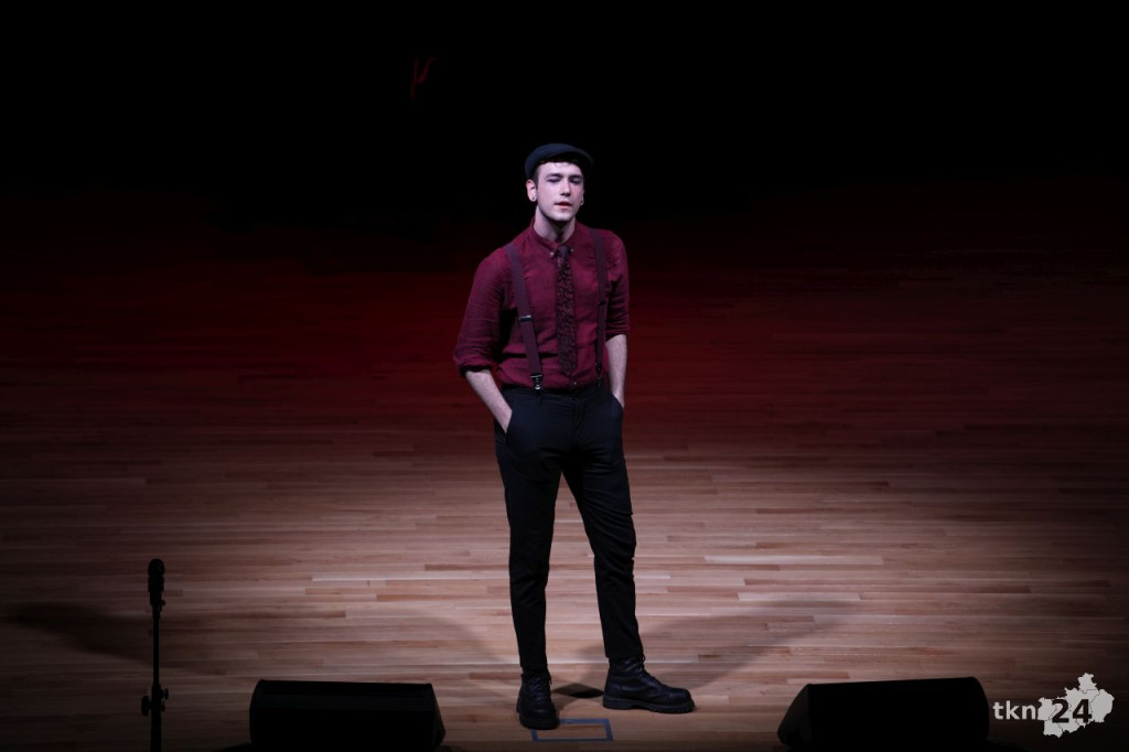 Teatr Lustro z koneckiego liceum wystawił nagrodzony spektakl w KCK [zdjęcia]