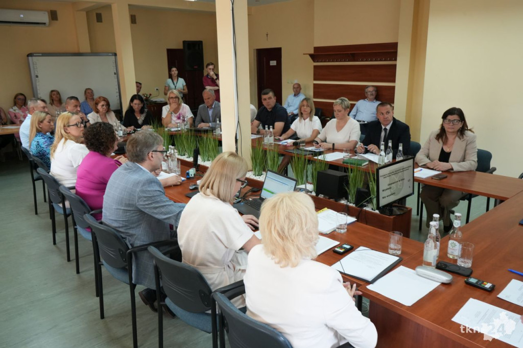 Gmina Gowarczów otrzymała środki na termomodernizację czterech obiektów [wideo, zdjęcia]