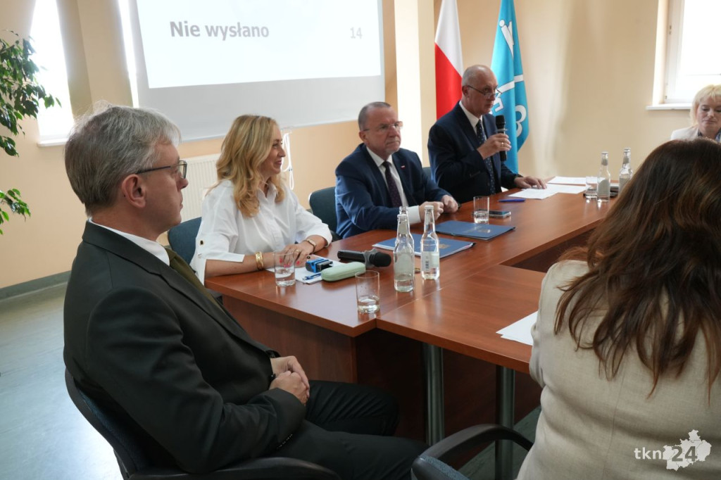 Gmina Gowarczów otrzymała środki na termomodernizację czterech obiektów [wideo, zdjęcia]
