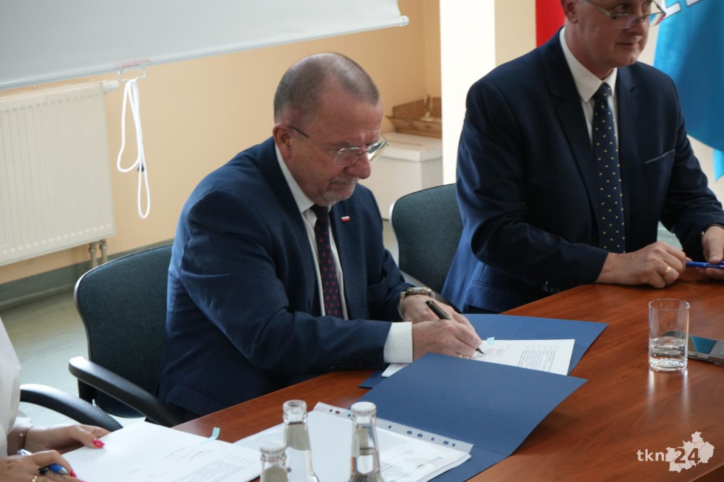 Gmina Gowarczów otrzymała środki na termomodernizację czterech obiektów [wideo, zdjęcia]