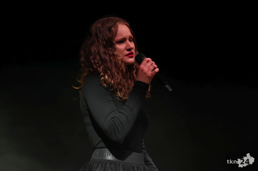 Teatr Lustro z koneckiego liceum wystawił nagrodzony spektakl w KCK [zdjęcia]
