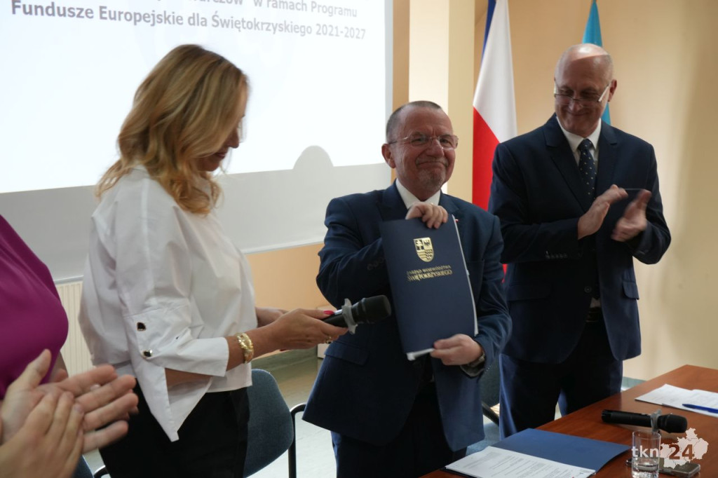 Gmina Gowarczów otrzymała środki na termomodernizację czterech obiektów [wideo, zdjęcia]