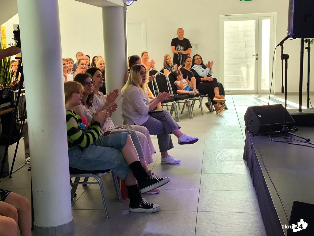 Muzyczne zwieńczenie roku w Koneckim Centrum Kultury. Koncert Studia Piosenki SOLO [wideo, zdjęcia]
