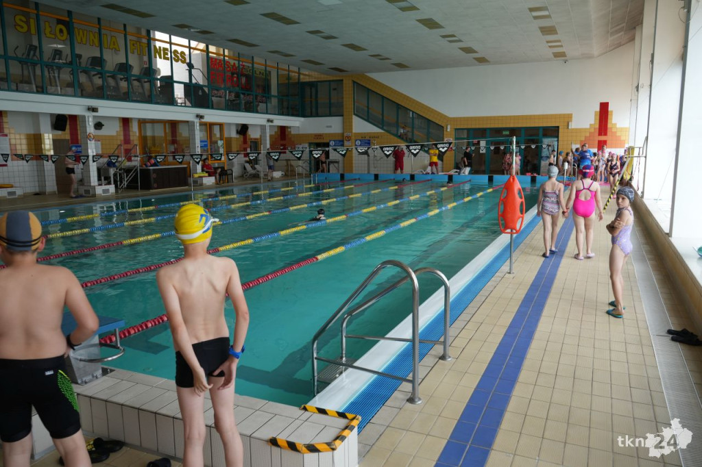 Dzień Dziecka na sportowo w Pływalni Miejskiej w Końskich [wideo, zdjęcia]