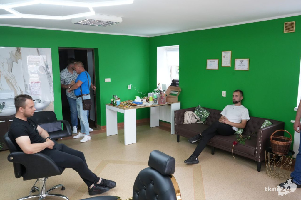 Szukasz dobrego męskiego fryzjera lub barbera? Odwiedź LA Barber w Smykowie! [zdjęcia]