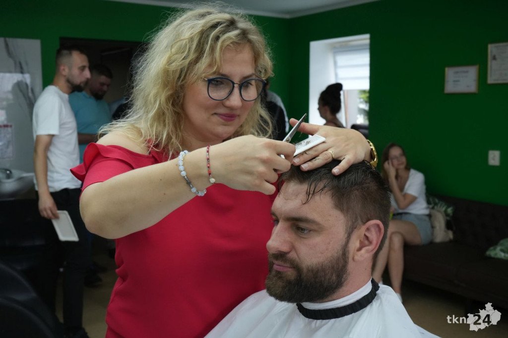 Szukasz dobrego męskiego fryzjera lub barbera? Odwiedź LA Barber w Smykowie! [zdjęcia]