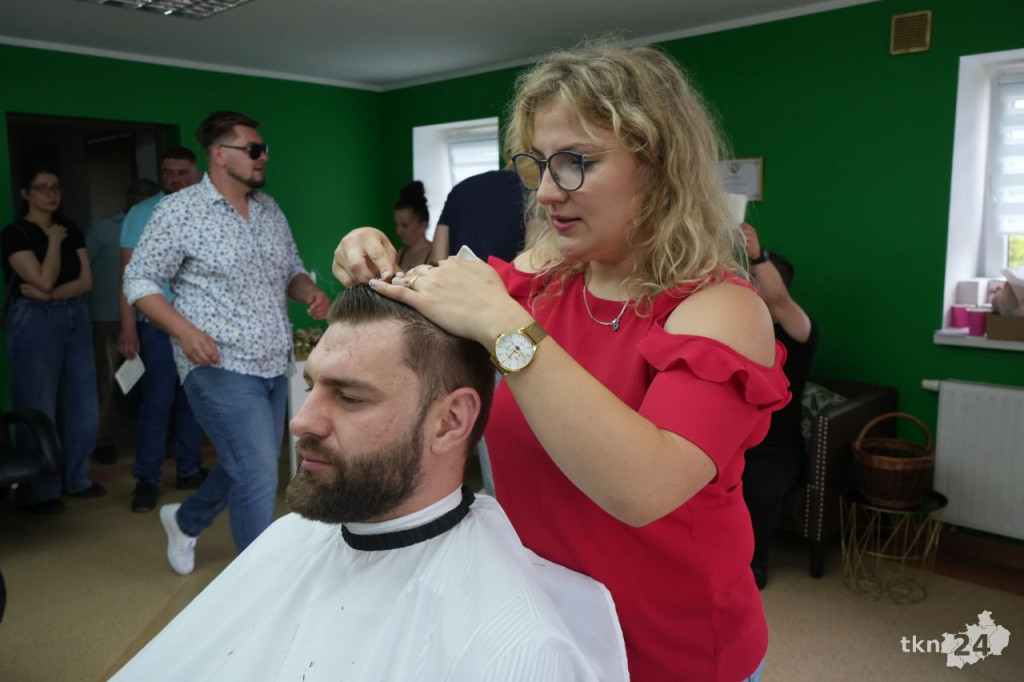 Szukasz dobrego męskiego fryzjera lub barbera? Odwiedź LA Barber w Smykowie! [zdjęcia]