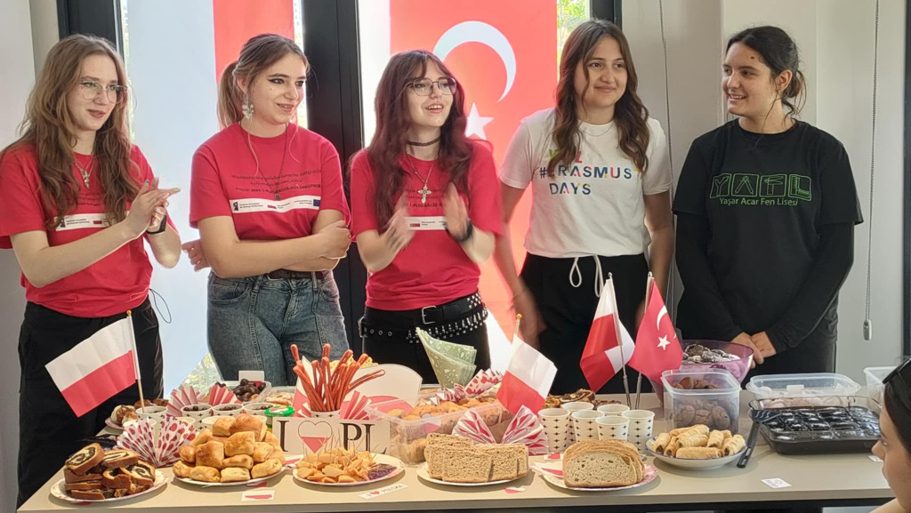 Młodzież z ZSP w Stąporkowie rozwijała swoje kompetencje w Turcji [zdjęcia]