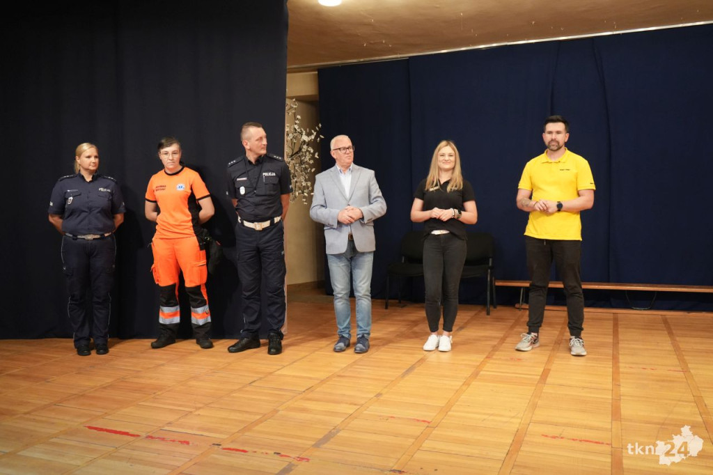 O bezpieczeństwie najmłodszych w podróży edukowali w koneckiej szkole [wideo, zdjęcia]