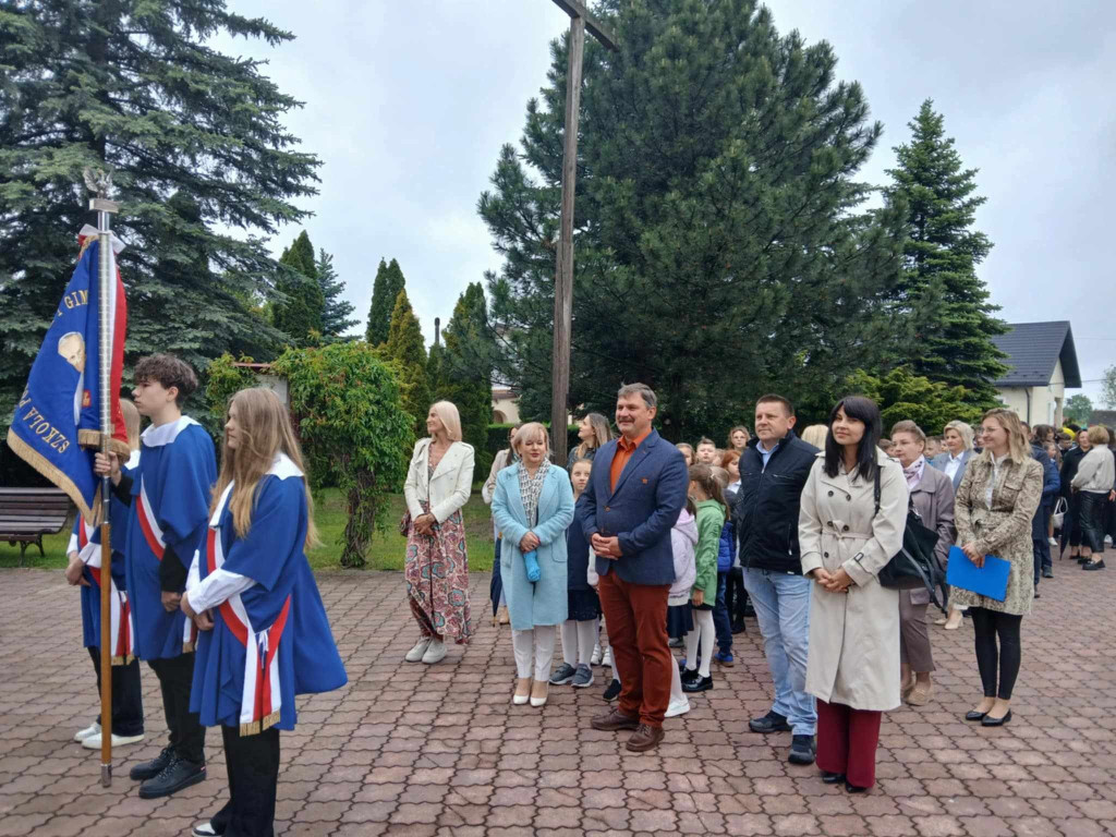 Rogów uczcił patrona szkoły - Jana Pawła II [zdjęcia]