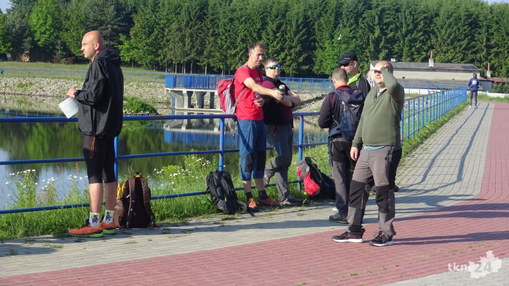 Najwytrwalsi piechurzy maszerują po Konecczyźnie [wideo, zdjęcia]