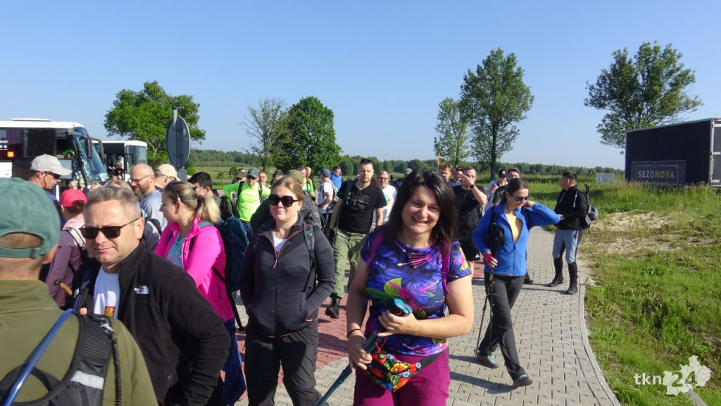 Najwytrwalsi piechurzy maszerują po Konecczyźnie [wideo, zdjęcia]