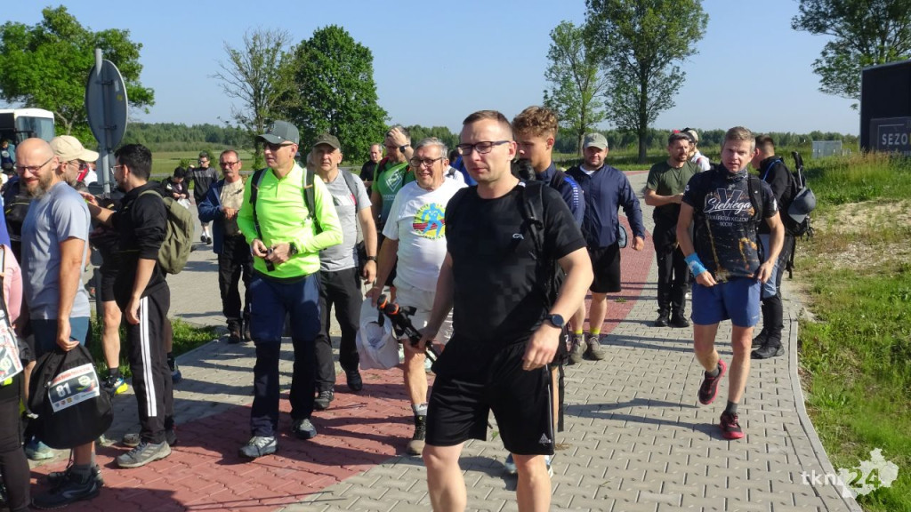 Najwytrwalsi piechurzy maszerują po Konecczyźnie [wideo, zdjęcia]