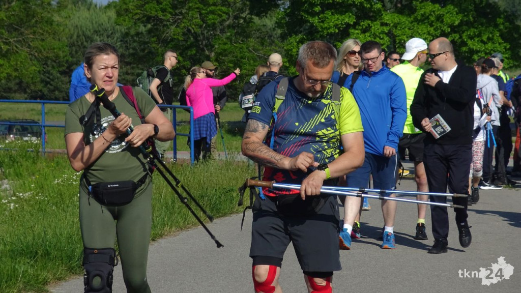 Najwytrwalsi piechurzy maszerują po Konecczyźnie [wideo, zdjęcia]
