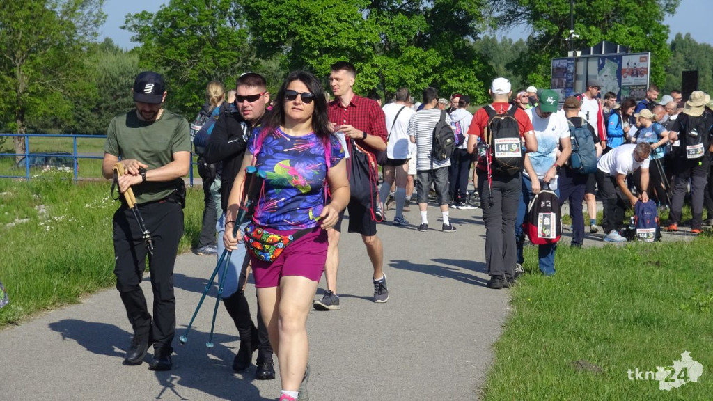 Najwytrwalsi piechurzy maszerują po Konecczyźnie [wideo, zdjęcia]