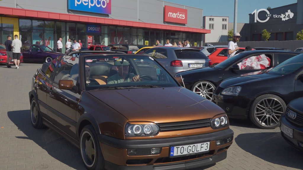 Spotkanie fanów motoryzacji w Końskich. Ze wsparciem dla Oliwki Nowek [wideo, zdjęcia]