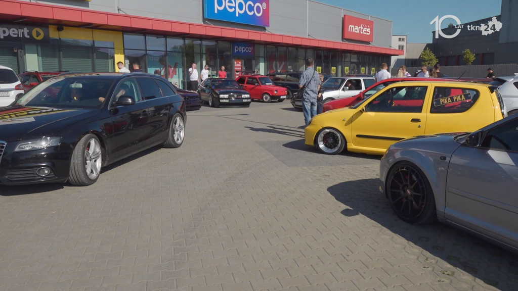 Spotkanie fanów motoryzacji w Końskich. Ze wsparciem dla Oliwki Nowek [wideo, zdjęcia]
