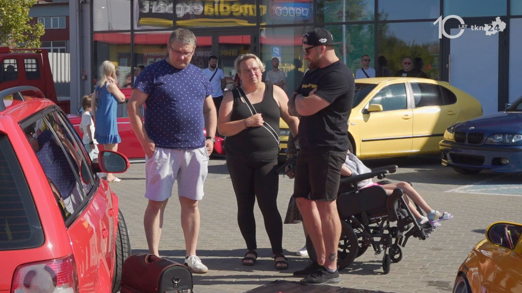 Spotkanie fanów motoryzacji w Końskich. Ze wsparciem dla Oliwki Nowek [wideo, zdjęcia]